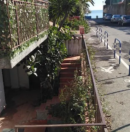 Apartment House Near The Giardini Naxos
