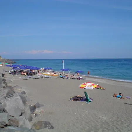 Apartment House Near The Giardini Naxos